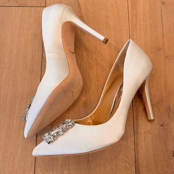 Badgley Mischka
Women's Cher Crystal Buckle Pumps - Picture 8 of 10